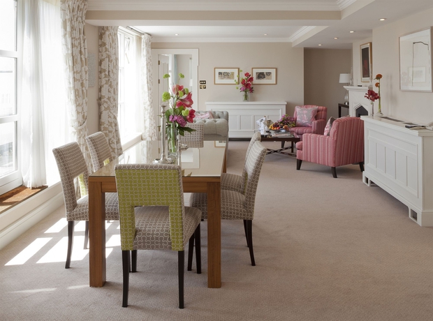Imagen de la habitación del Hotel The Merrion. Foto 10
