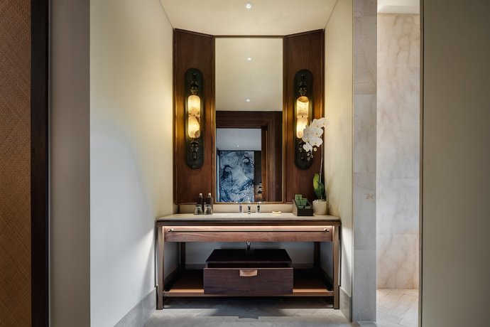 Imagen de la habitación del Hotel The Meru Sanur. Foto 13