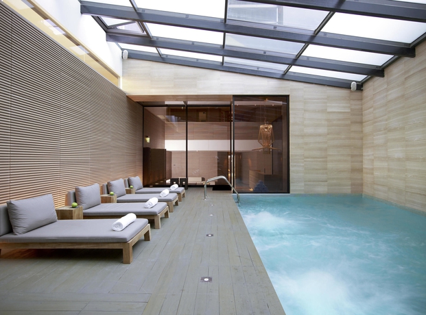 Imagen de la piscina del Hotel The Met Hotel, A Member Of Design Hotels. Foto 14