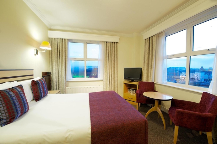 Imagen de los exteriores del Hotel The Metropole, Cork. Foto 6