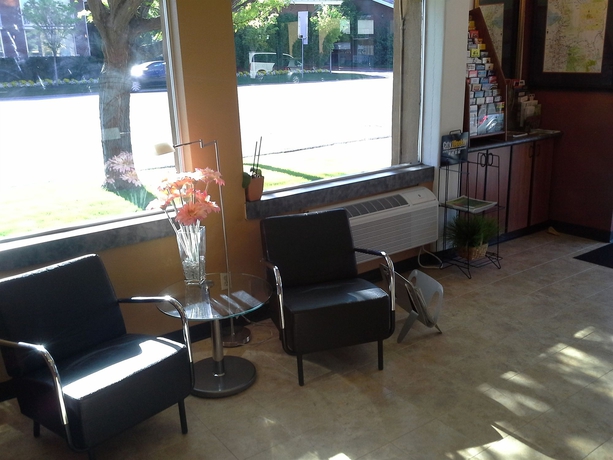 Imagen de los interiores del Hotel The Metropolitan Inn. Foto 11