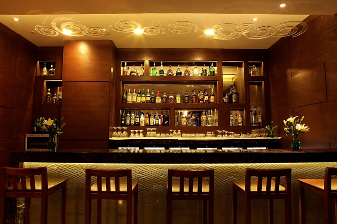 Imagen del bar/restaurante del Hotel The Metropolitan and Spa New Delhi. Foto 5