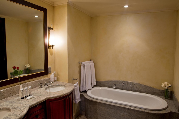 Imagen de la habitación del Hotel The Michelangelo Towers. Foto 5