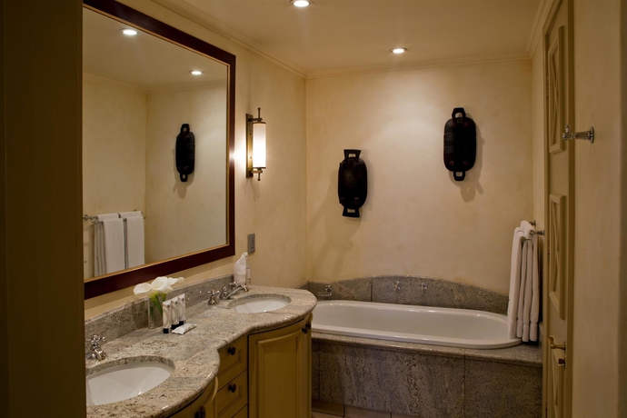 Imagen de la habitación del Hotel The Michelangelo Towers. Foto 12