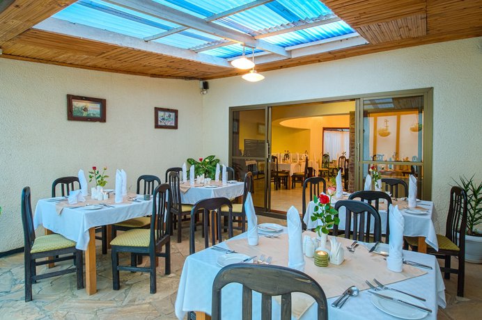 Imagen del bar/restaurante del Hotel The Milimani Lodge. Foto 3