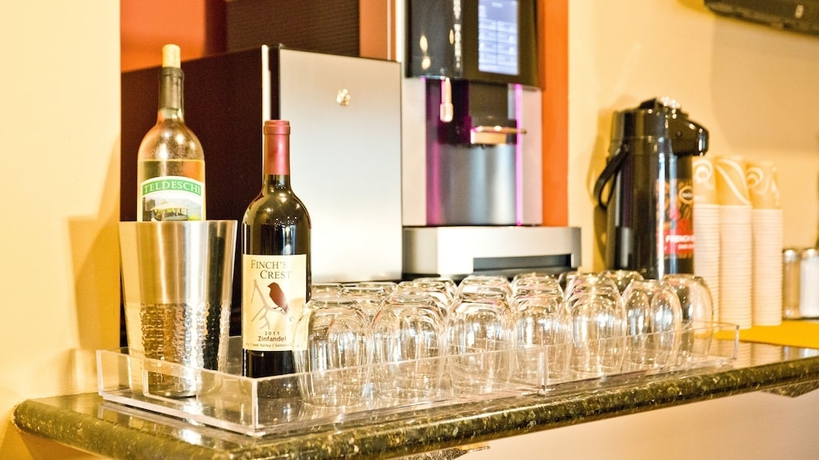 Imagen del bar/restaurante del Hotel The Millwood - A Boutique. Foto 3