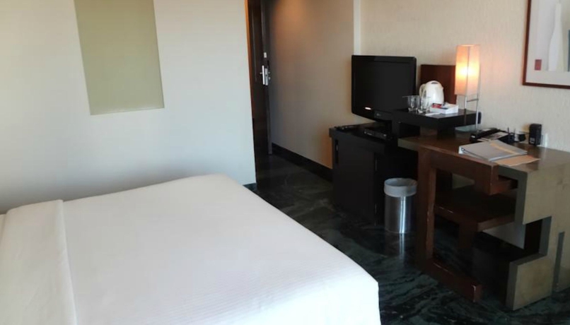 Imagen de la habitación del Hotel The Mirador. Foto 15