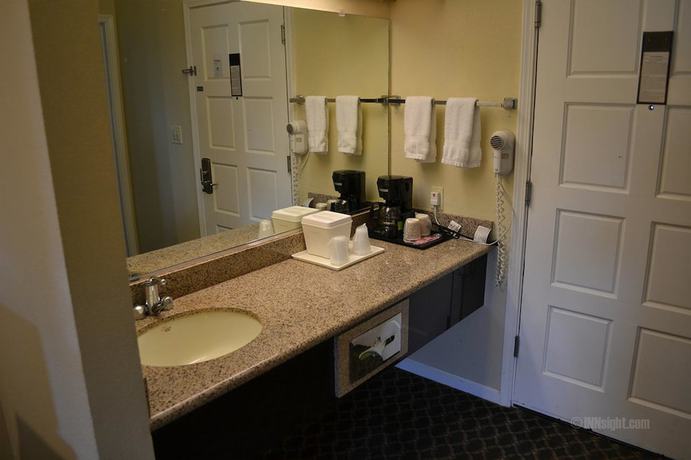 Imagen de la habitación del Hotel The Miramar Inn and Suites. Foto 8