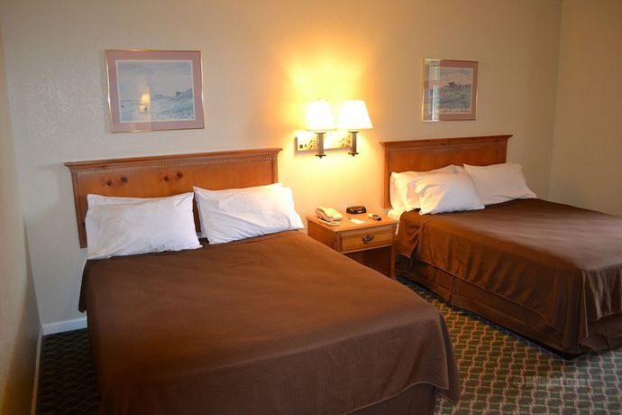 Imagen de la habitación del Hotel The Miramar Inn and Suites. Foto 11