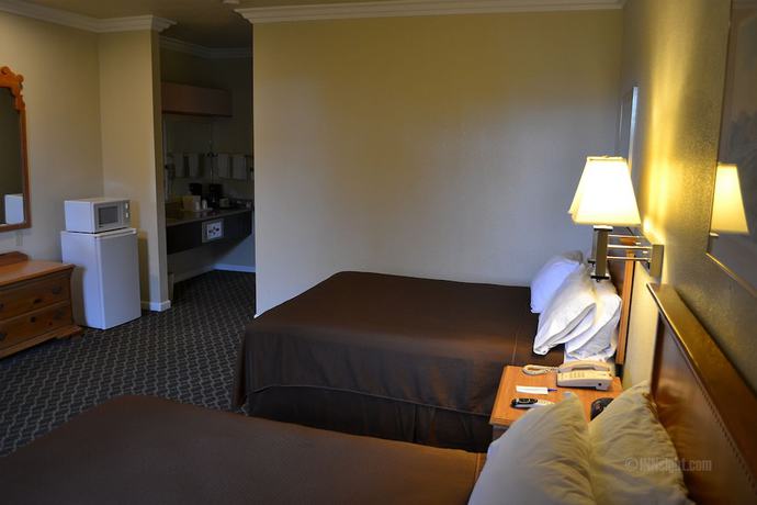 Imagen de la habitación del Hotel The Miramar Inn and Suites. Foto 14