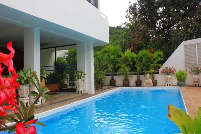 Imagen de la piscina del Hotel The Monaco Residence Pattaya. Foto 18