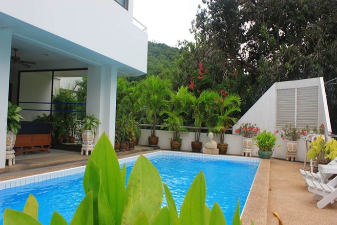 Imagen de la piscina del Hotel The Monaco Residence Pattaya. Foto 19