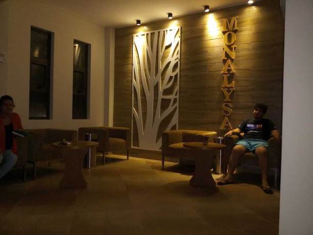 Imagen del bar/restaurante del Hotel The Monalysa Suites and Residence. Foto 3