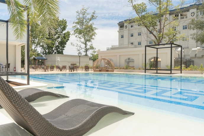 Imagen de la piscina del Hotel The Monarch, Dagupan. Foto 19