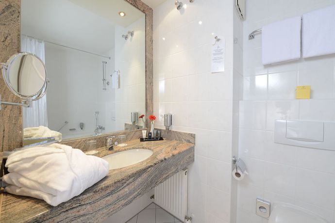 Imagen de la habitación del Hotel The Monarch, Neustadt an der Donau. Foto 12