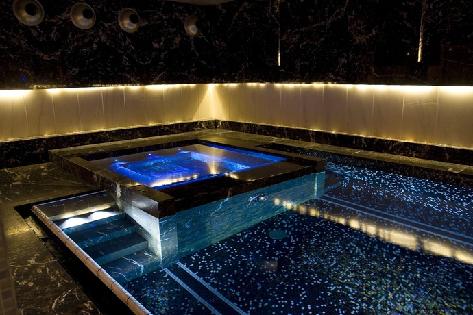 Imagen de la piscina del Hotel The Monopol. Foto 16