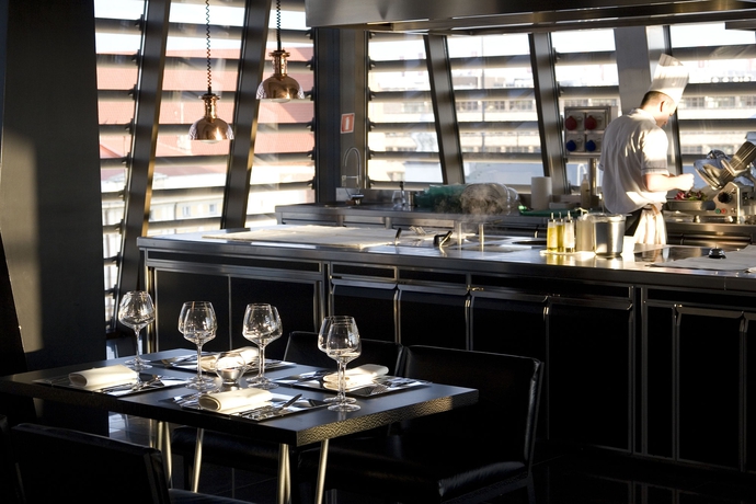 Imagen del bar/restaurante del Hotel The Monopol. Foto 2