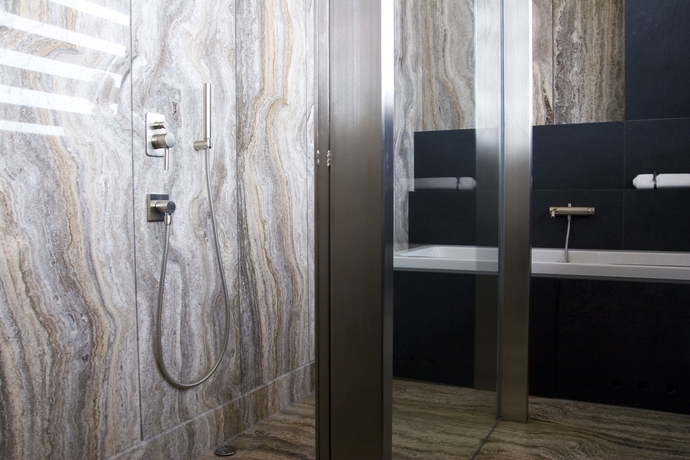 Imagen de la habitación del Hotel The Monopol. Foto 10