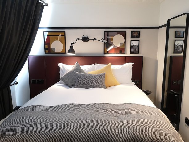 Imagen de la habitación del Hotel The Mont. Foto 18