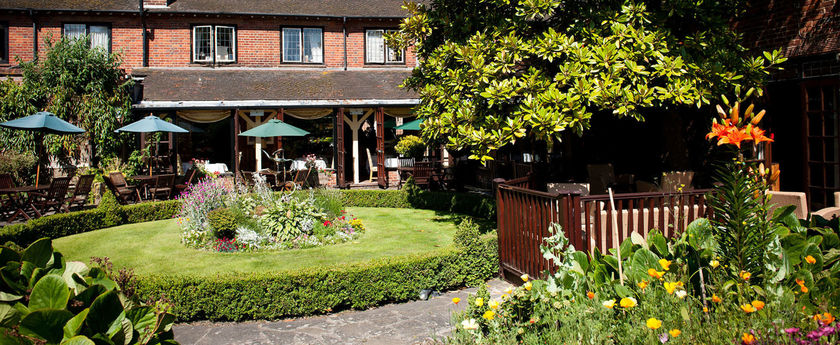 Imagen del bar/restaurante del Hotel The Montagu Arms. Foto 4