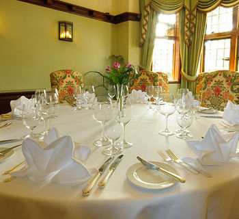 Imagen del bar/restaurante del Hotel The Montagu Arms. Foto 7