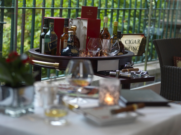 Imagen del bar/restaurante del Hotel The Montague On The Gardens. Foto 7