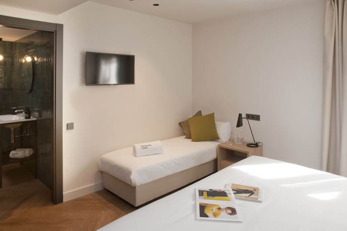 Imagen de la habitación del Hotel The Moods Oasis. Foto 2