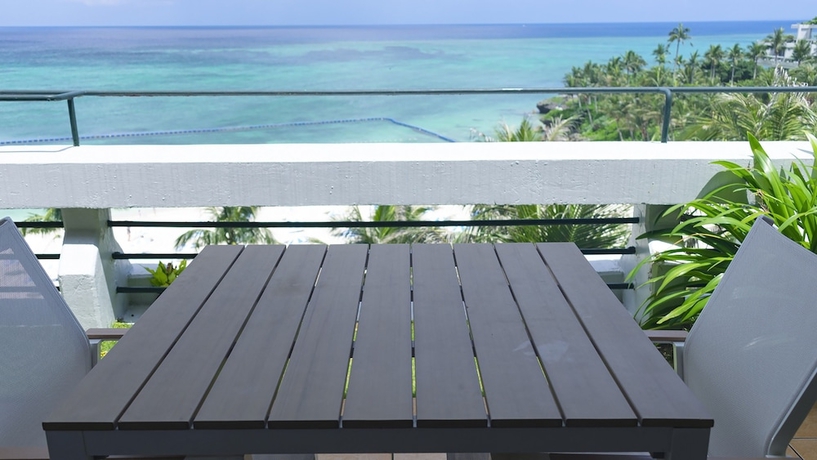 Imagen de la habitación del Hotel The Moon Beach Museum Resort. Foto 2