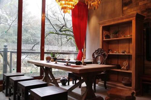 Imagen de la habitación del Hotel The Moon House. Foto 9