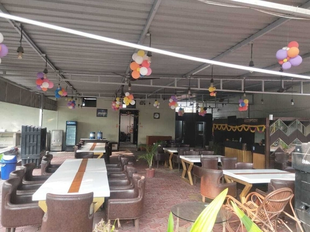 Imagen del bar/restaurante del Hotel The Moonlight Resort Indore. Foto 3