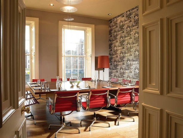 Imagen de los interiores del Hotel The Morrison Dublin, Curio Collection By Hilton. Foto 11