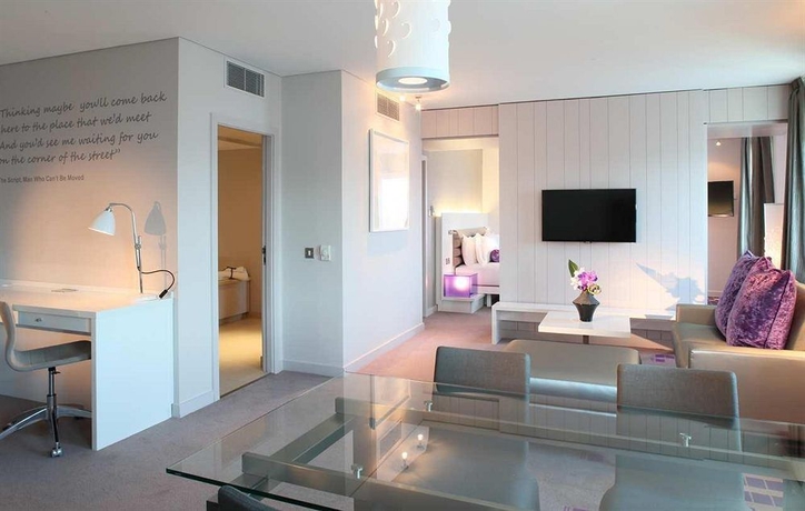 Imagen de los interiores del Hotel The Morrison Dublin, Curio Collection By Hilton. Foto 15