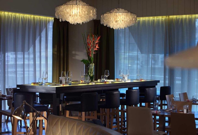 Imagen del bar/restaurante del Hotel The Morrison Dublin, Curio Collection By Hilton. Foto 5