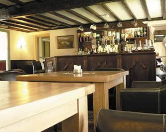 Imagen del bar/restaurante del Hotel The Mortal Man Inn. Foto 8