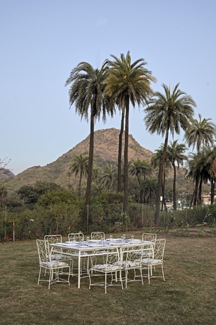Imagen del bar/restaurante del Hotel The Mount Bunglow - Mount Abu. Foto 2