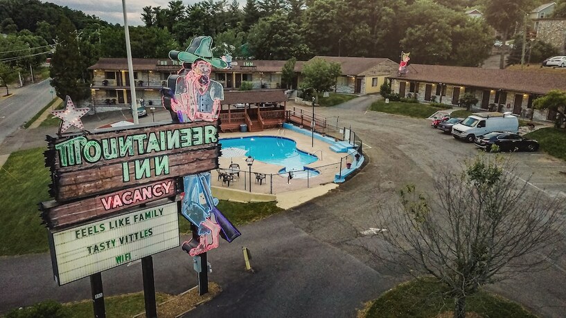 Imagen general del Hotel The Mountaineer Inn. Foto 2