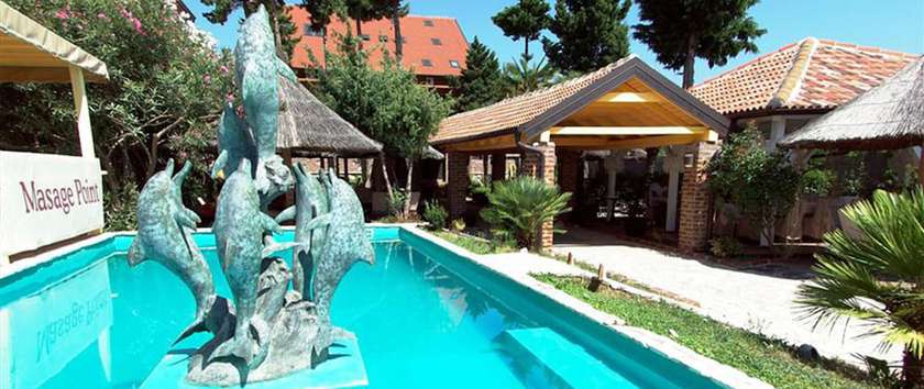Imagen de la piscina del Hotel The Movie Resort Aparthotel. Foto 19