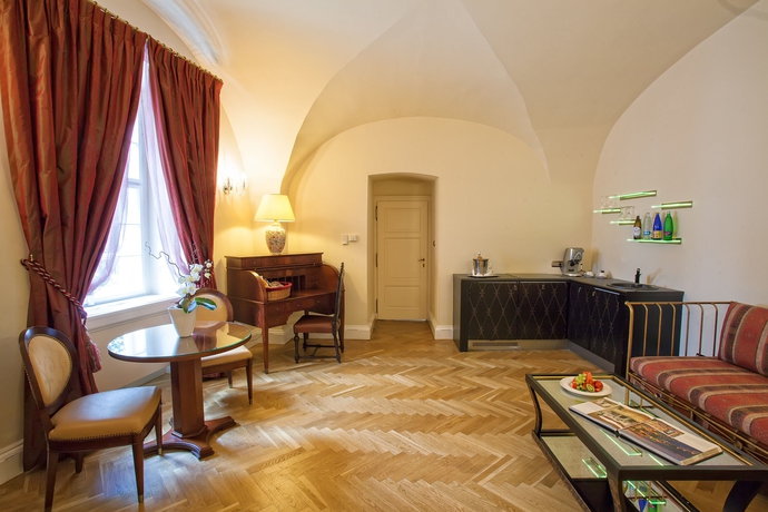 Imagen de la habitación del Hotel The Mozart Prague. Foto 4