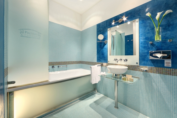 Imagen de la habitación del Hotel The Mozart Prague. Foto 7