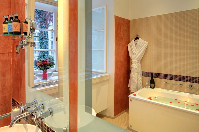 Imagen de la habitación del Hotel The Mozart Prague. Foto 8