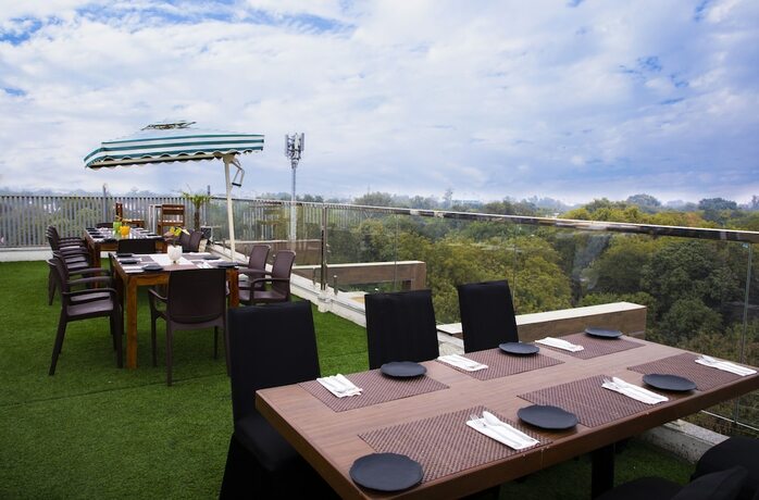 Imagen del bar/restaurante del Hotel The Moziac Gwalior. Foto 14