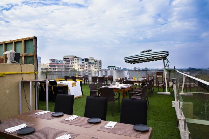 Imagen del bar/restaurante del Hotel The Moziac Gwalior. Foto 15