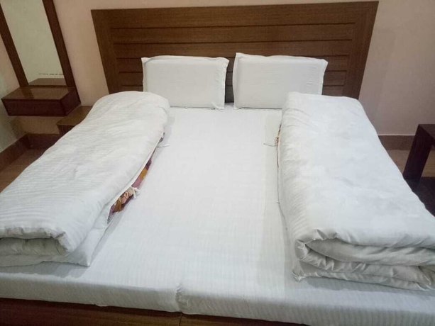 Imagen de la habitación del Hotel The Mrityunjaya Palace Guptakashi. Foto 9