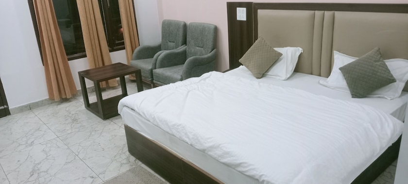 Imagen de la habitación del Hotel The Mrityunjaya Palace Guptakashi. Foto 11