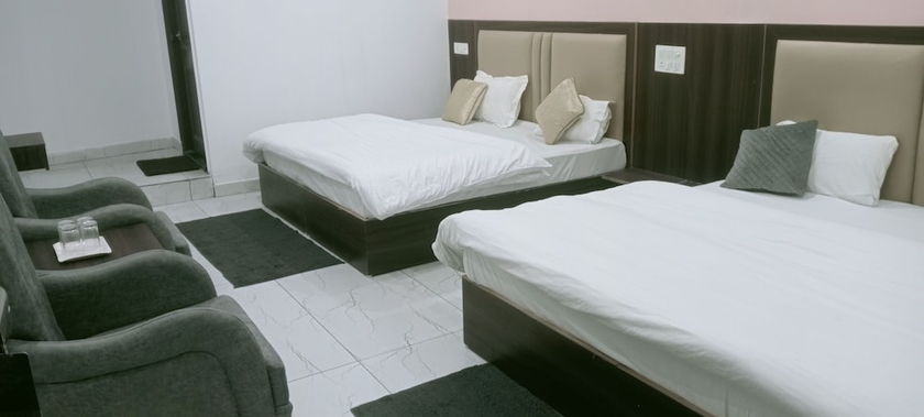 Imagen de la habitación del Hotel The Mrityunjaya Palace Guptakashi. Foto 12