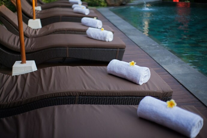 Imagen de la piscina del Hotel The Mudru Resort. Foto 18