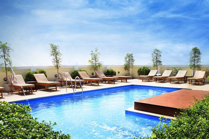 Imagen de la piscina del Hotel The Mulberry Bangkok Khaosan Road. Foto 13