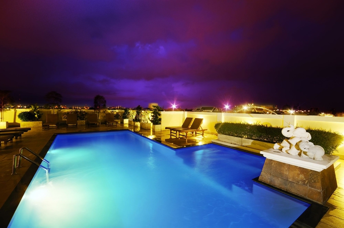 Imagen de la piscina del Hotel The Mulberry Bangkok Khaosan Road. Foto 14