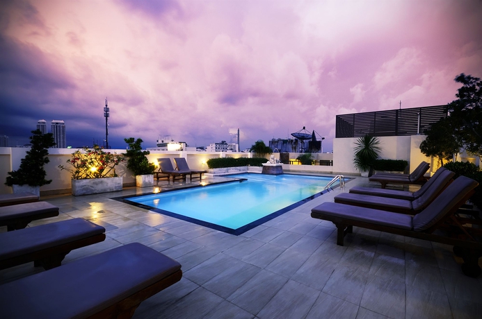 Imagen de la piscina del Hotel The Mulberry Bangkok Khaosan Road. Foto 15
