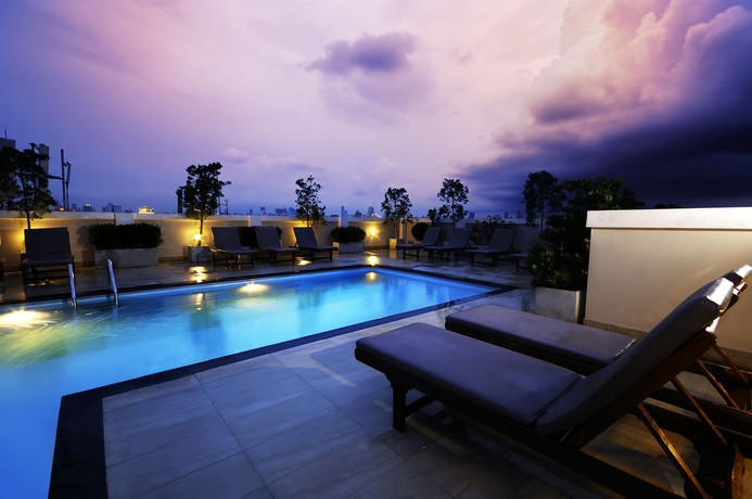 Imagen de la piscina del Hotel The Mulberry Bangkok Khaosan Road. Foto 16